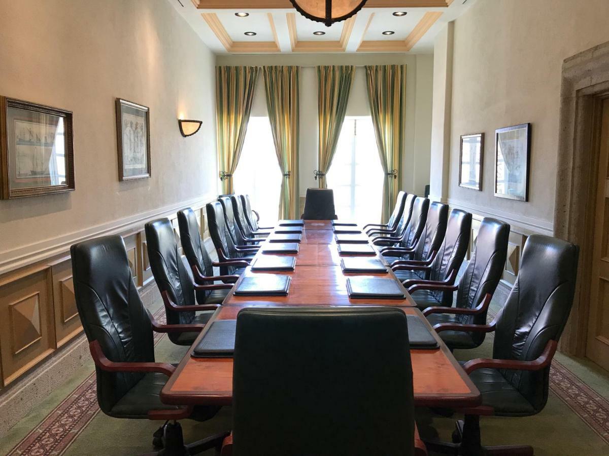 Grand Isla Navidad Golf & Spa Resort With Marina Барра-де-Навідад Екстер'єр фото The boardroom of the Governor's Office
